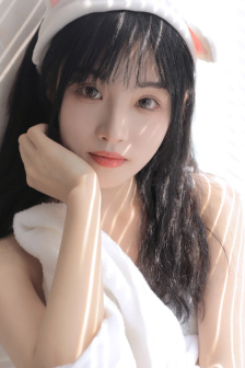 在体育馆地板上做